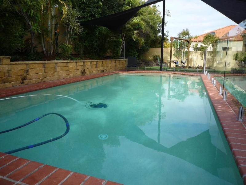 17 Nottinghill Gate Drive, Arundel QLD 4214