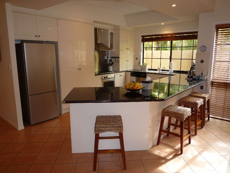 17 Nottinghill Gate Drive, Arundel QLD 4214