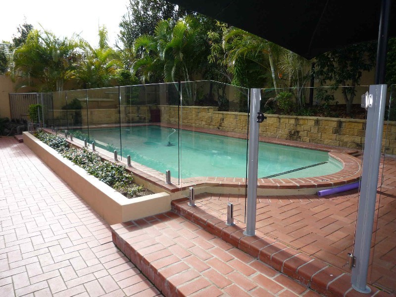 17 Nottinghill Gate Drive, Arundel QLD 4214