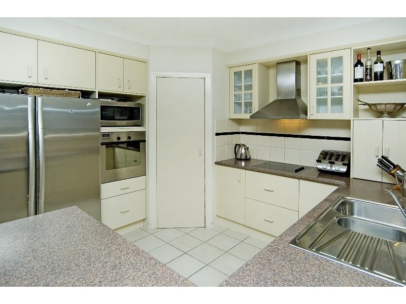 47 Canada Place, Arundel QLD 4214