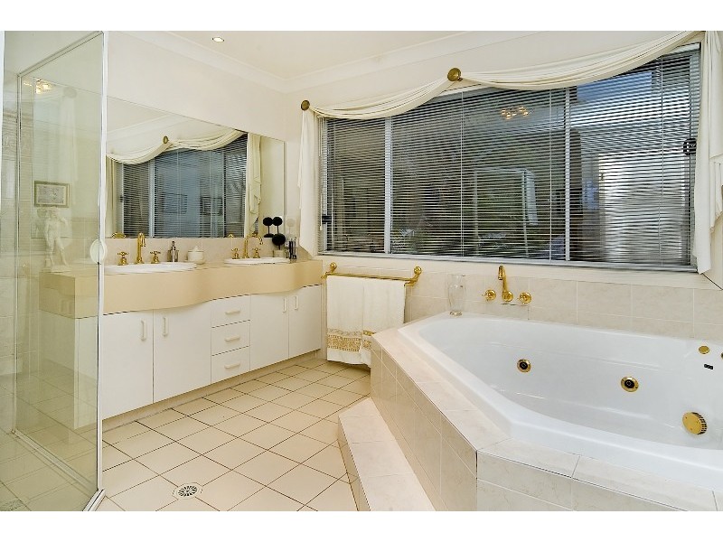 47 Canada Place, Arundel QLD 4214