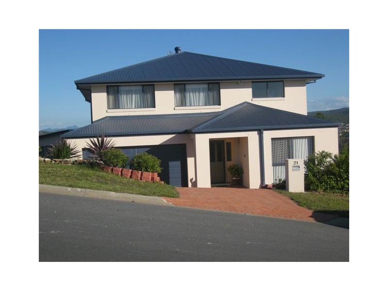 21 Hillary Circuit, Pacific Pines QLD 4211