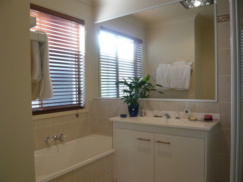 42 Marble Arch Place, Arundel QLD 4214