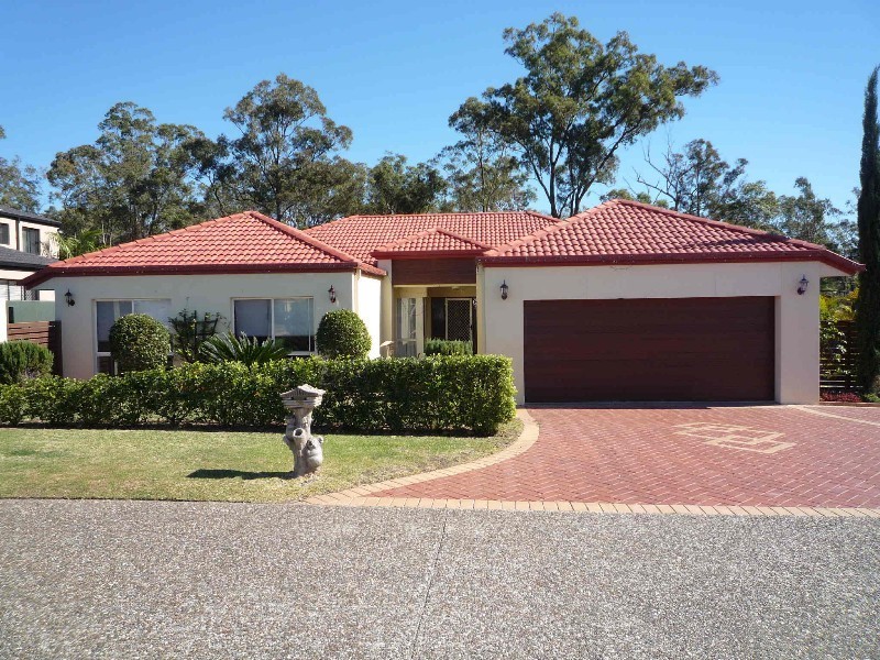 16 Leeds Close, Arundel QLD 4214