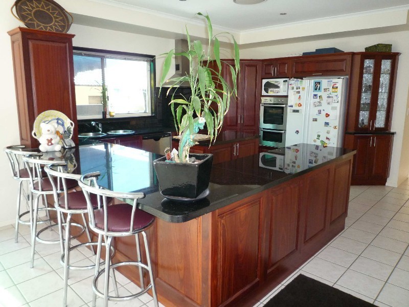 16 Leeds Close, Arundel QLD 4214