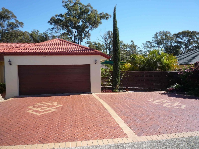 16 Leeds Close, Arundel QLD 4214