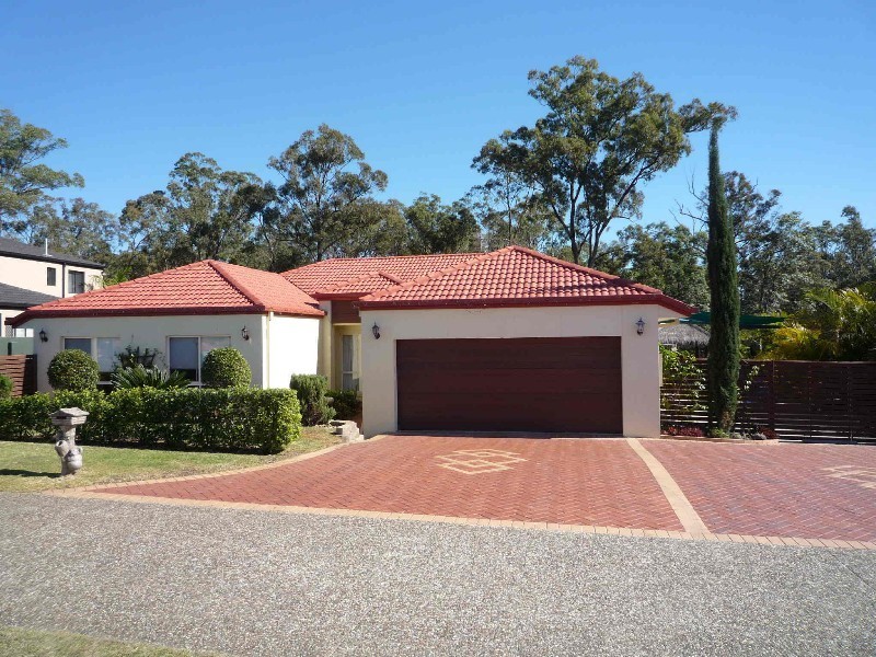 16 Leeds Close, Arundel QLD 4214