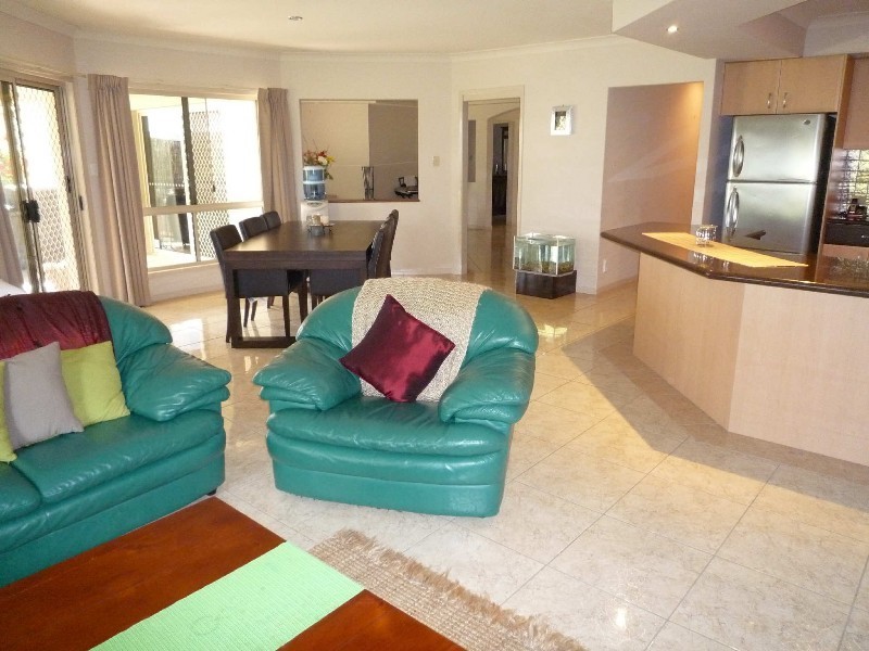 2 Tanzen Drive, Arundel QLD 4214