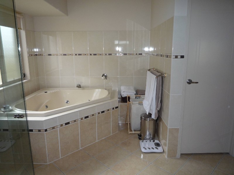 2 Tanzen Drive, Arundel QLD 4214