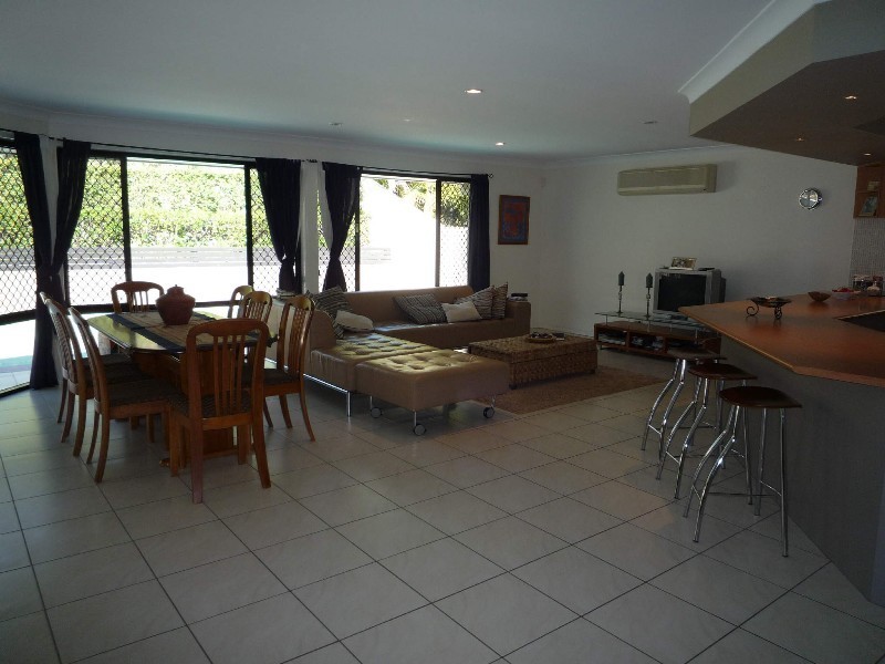 67 Arun Drive, Arundel QLD 4214