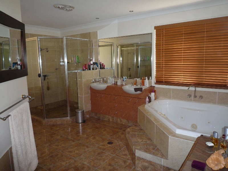 67 Arun Drive, Arundel QLD 4214