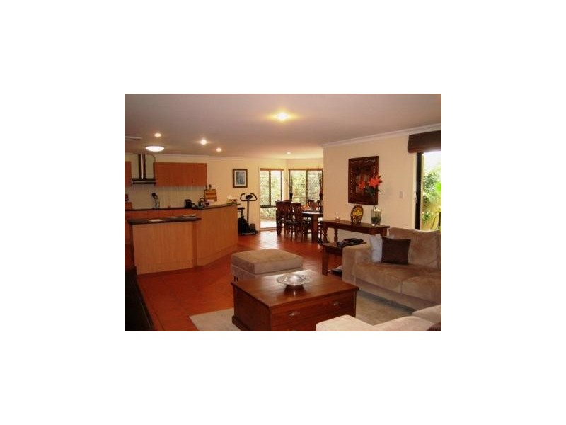 4 Deal Cove, Arundel QLD 4214