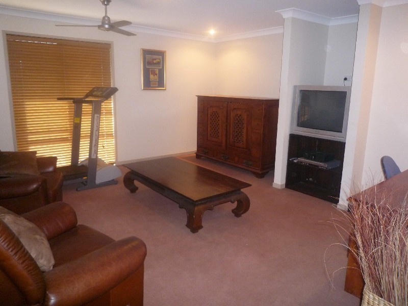 12 Eastbourne Chase, Arundel QLD 4214