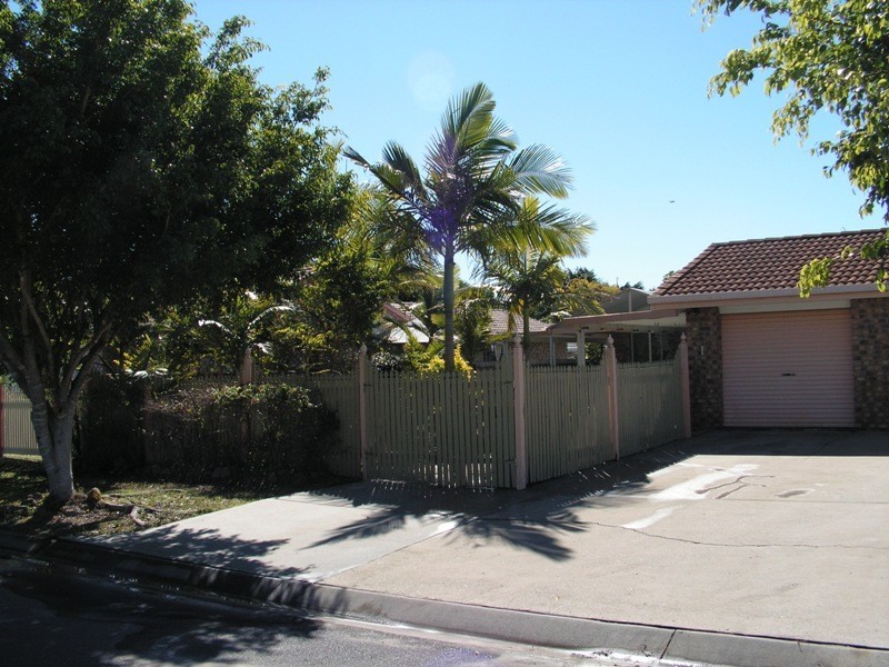 1/4 Kenny Drive, Labrador QLD 4215