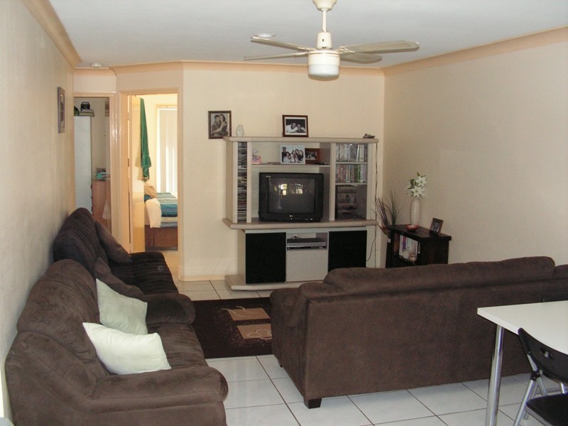 1/4 Kenny Drive, Labrador QLD 4215