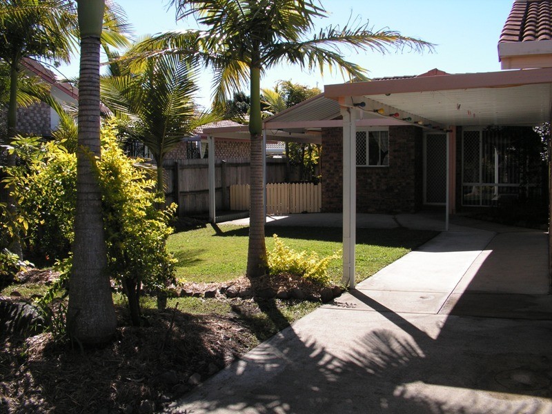 1/4 Kenny Drive, Labrador QLD 4215