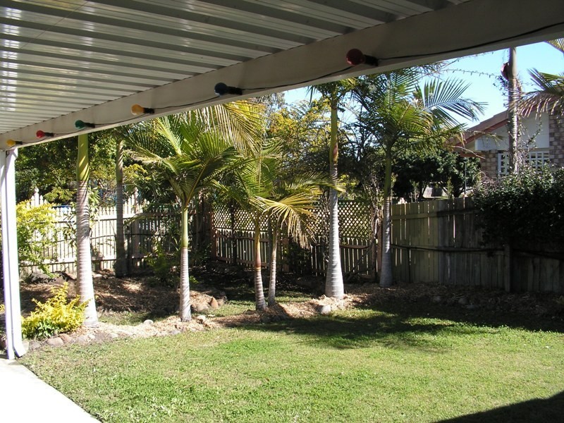 1/4 Kenny Drive, Labrador QLD 4215