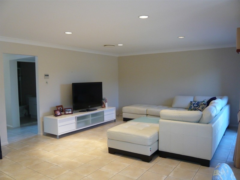 50 Ingles Circuit, Arundel QLD 4214