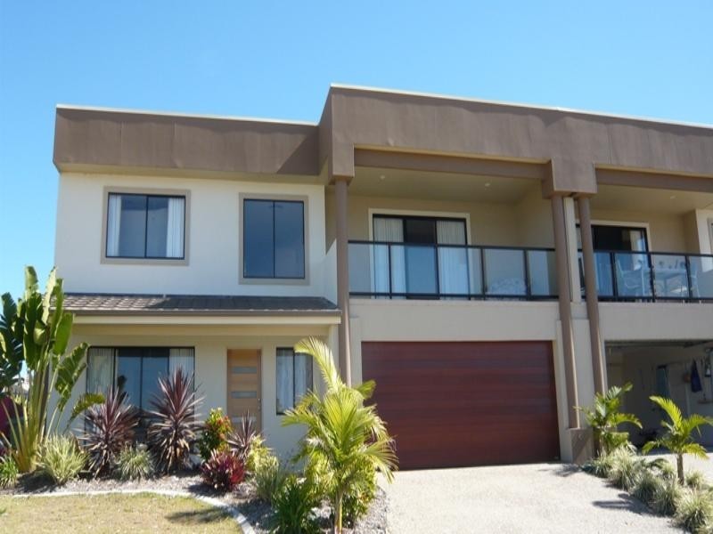 1/54 Codrington Circuit, Pacific Pines QLD 4211
