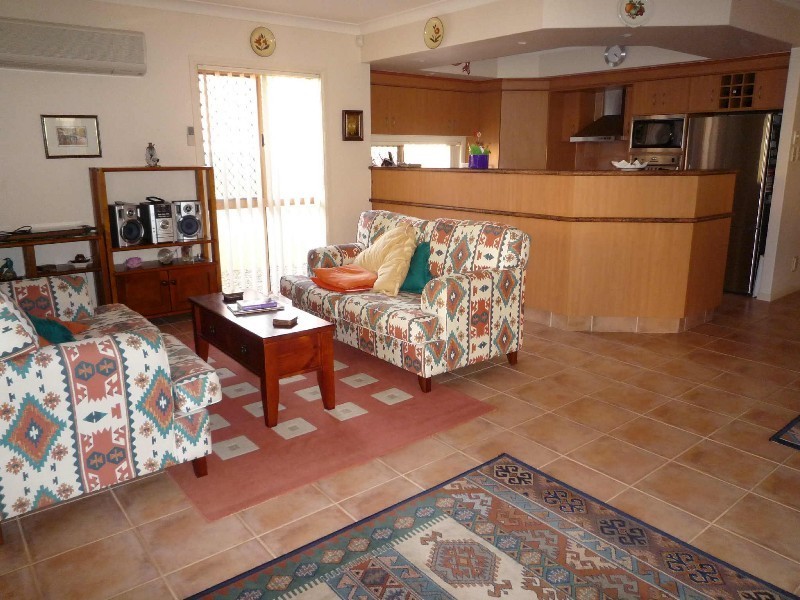 25 Nottinghill Gate Drive, Arundel QLD 4214