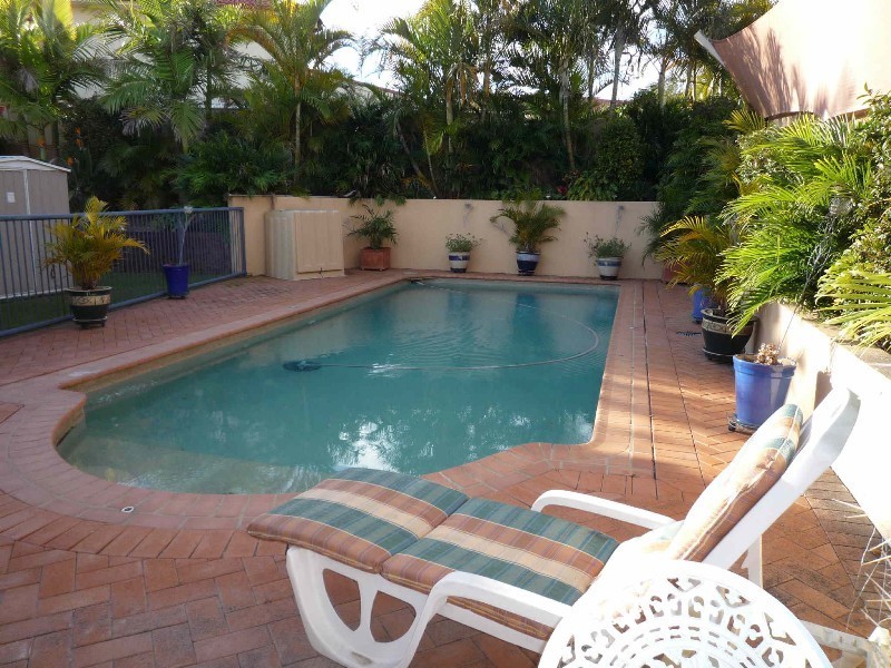 25 Nottinghill Gate Drive, Arundel QLD 4214