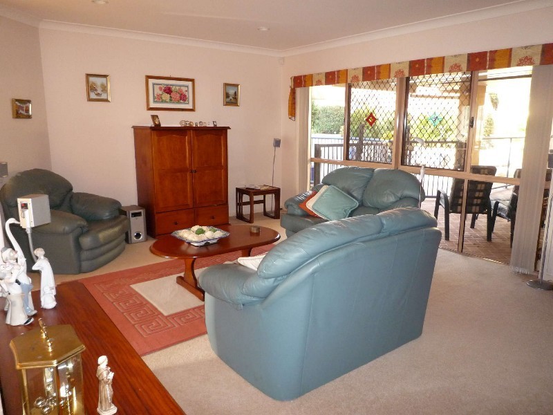 25 Nottinghill Gate Drive, Arundel QLD 4214