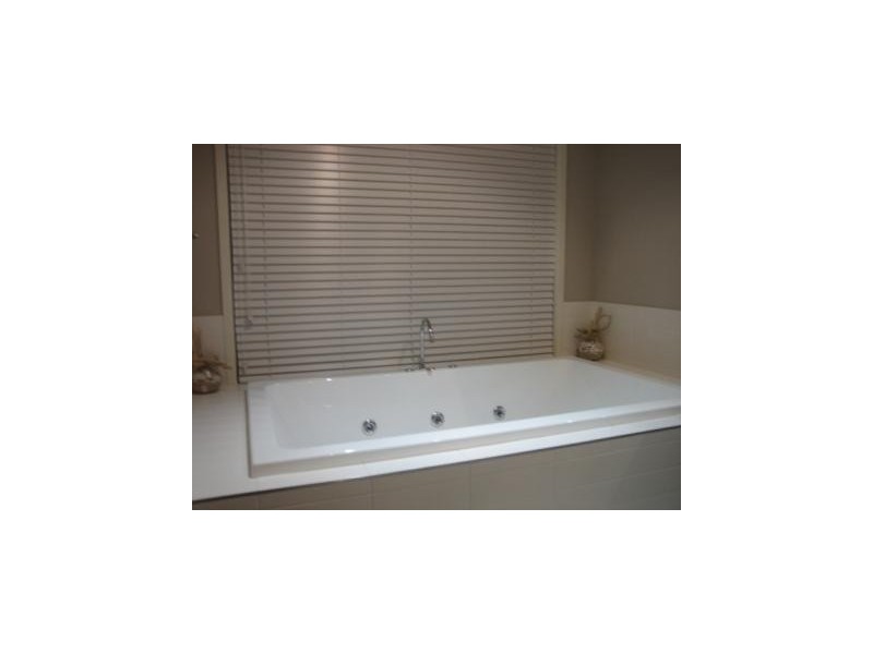 76 Salvado Drive, Pacific Pines QLD 4211