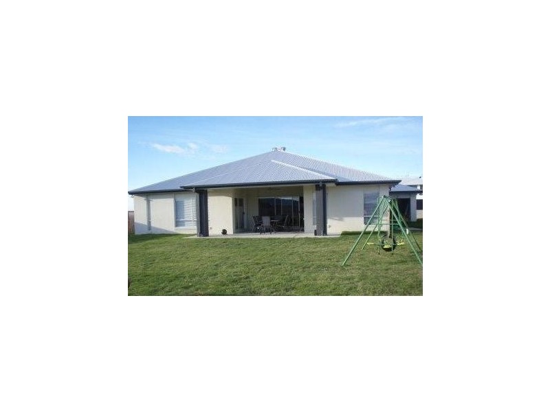 76 Salvado Drive, Pacific Pines QLD 4211