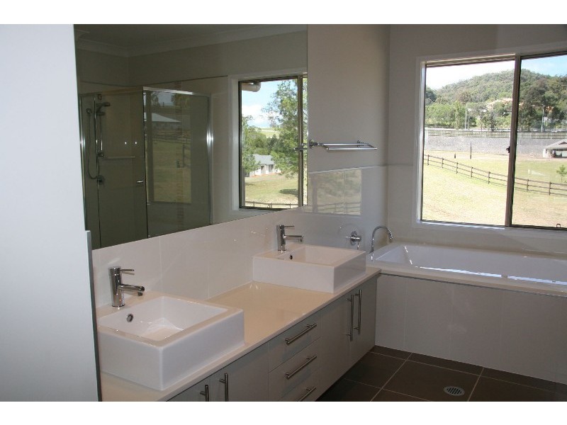 9 Greenacre Way, Maudsland QLD 4210