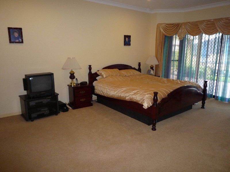 70 Ingles Circuit, Arundel QLD 4214