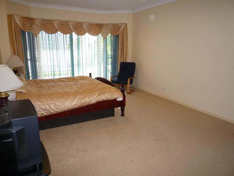 70 Ingles Circuit, Arundel QLD 4214