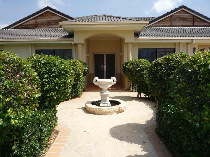 70 Ingles Circuit, Arundel QLD 4214