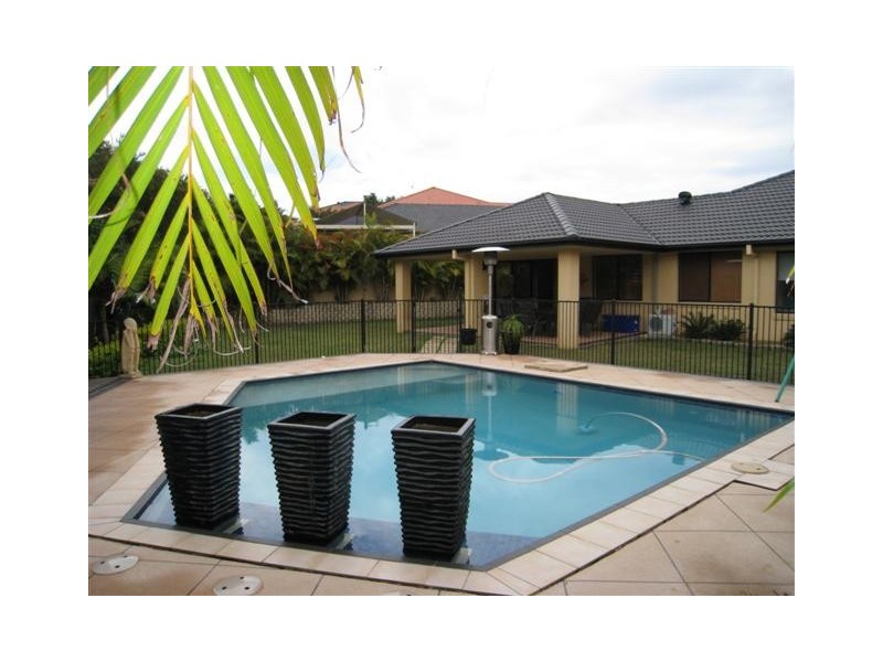 45 Nottinghill Gate Drive, Arundel QLD 4214