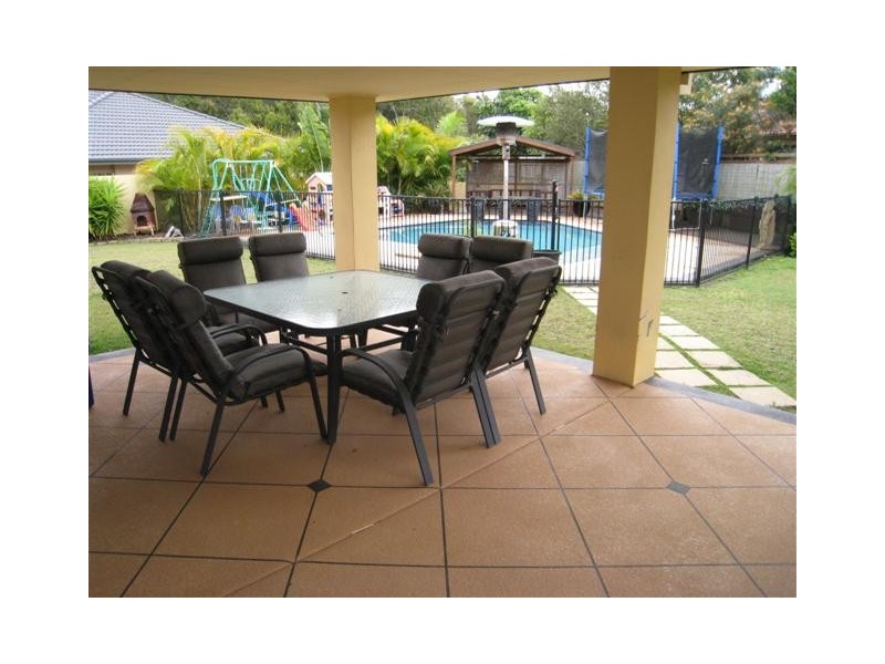 45 Nottinghill Gate Drive, Arundel QLD 4214