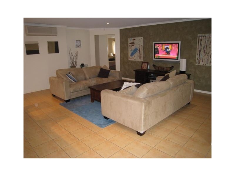 45 Nottinghill Gate Drive, Arundel QLD 4214