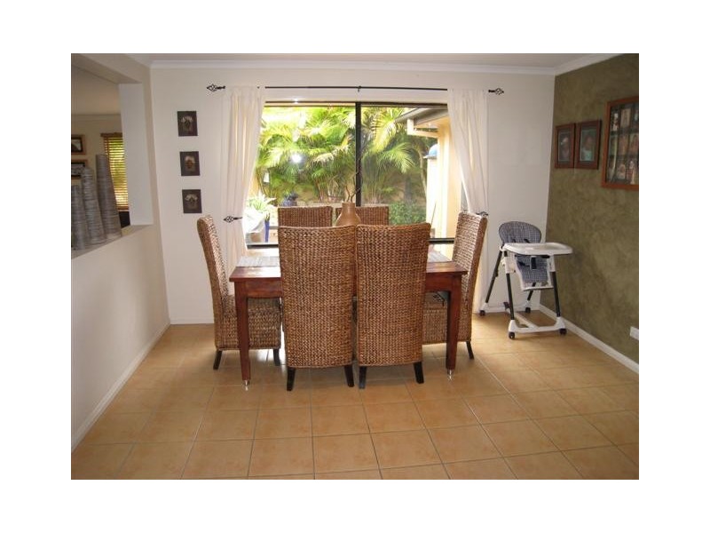 45 Nottinghill Gate Drive, Arundel QLD 4214