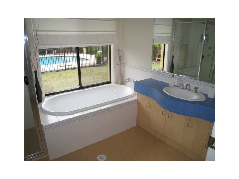 45 Nottinghill Gate Drive, Arundel QLD 4214