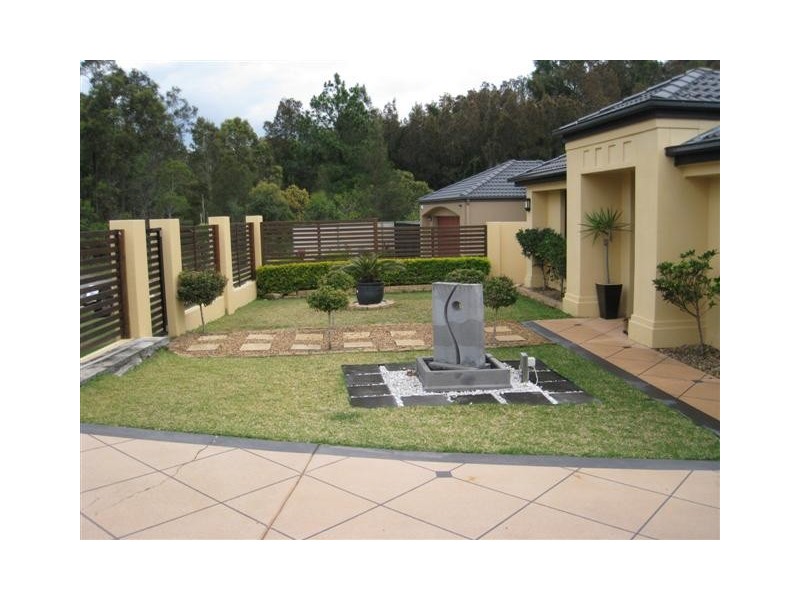 45 Nottinghill Gate Drive, Arundel QLD 4214