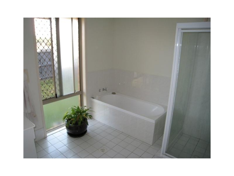 9/137 Olsen Avenue, Labrador QLD 4215