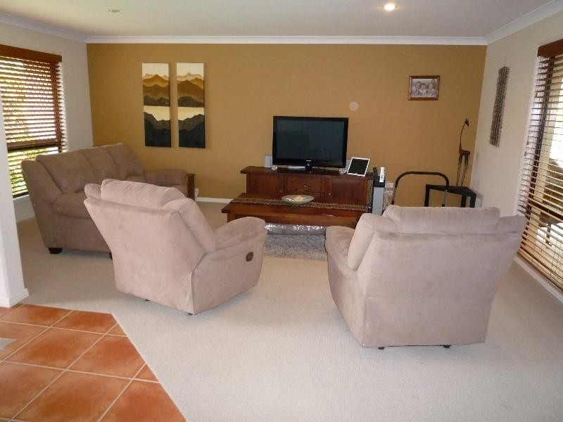 9 Torquay Place, Arundel QLD 4214