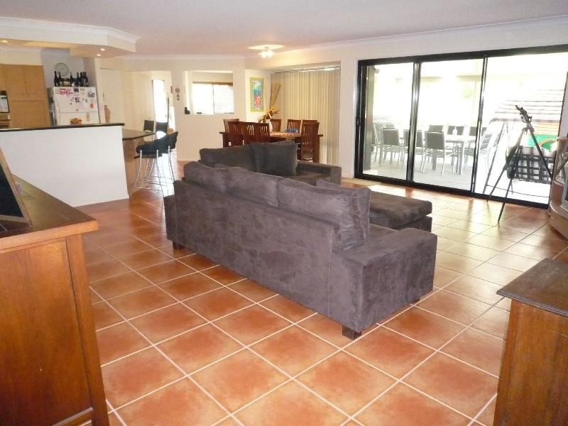 9 Torquay Place, Arundel QLD 4214