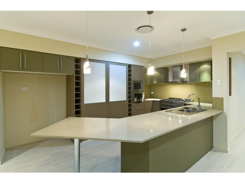 11 Meadow Court, Maudsland QLD 4210