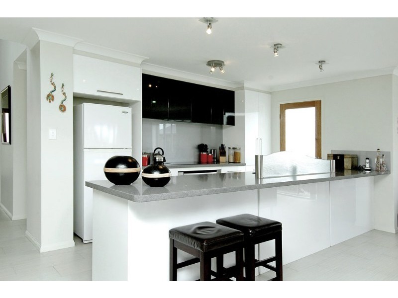 8 Twynam Mews, Pacific Pines QLD 4211