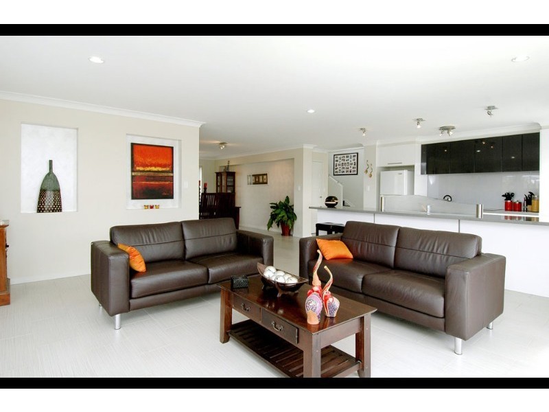 8 Twynam Mews, Pacific Pines QLD 4211