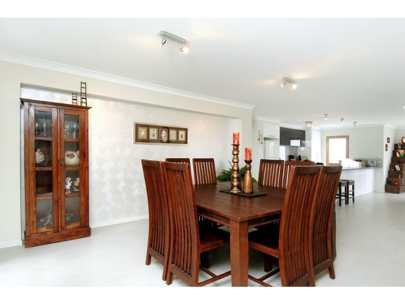 8 Twynam Mews, Pacific Pines QLD 4211