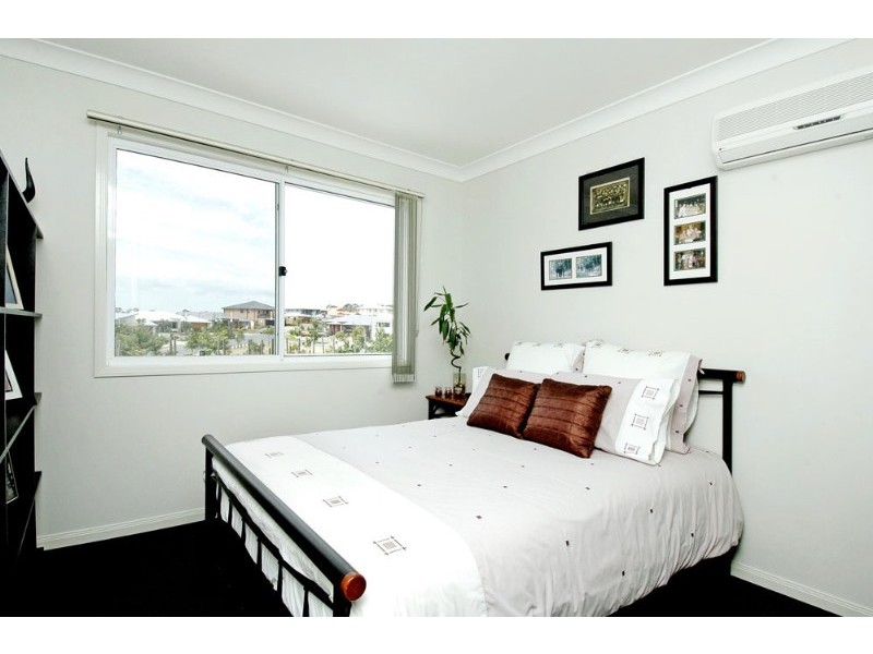 8 Twynam Mews, Pacific Pines QLD 4211