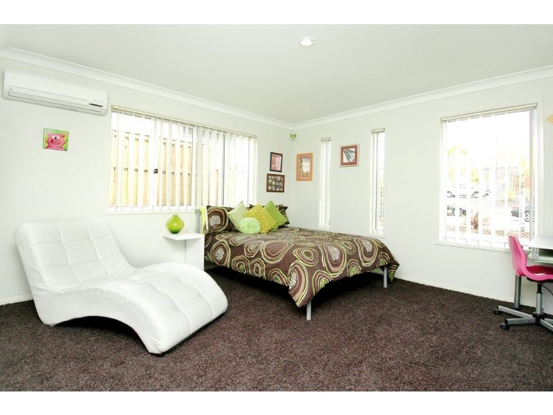 8 Twynam Mews, Pacific Pines QLD 4211