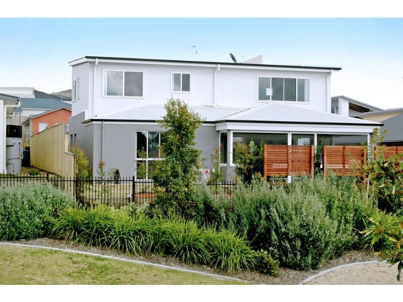 8 Twynam Mews, Pacific Pines QLD 4211