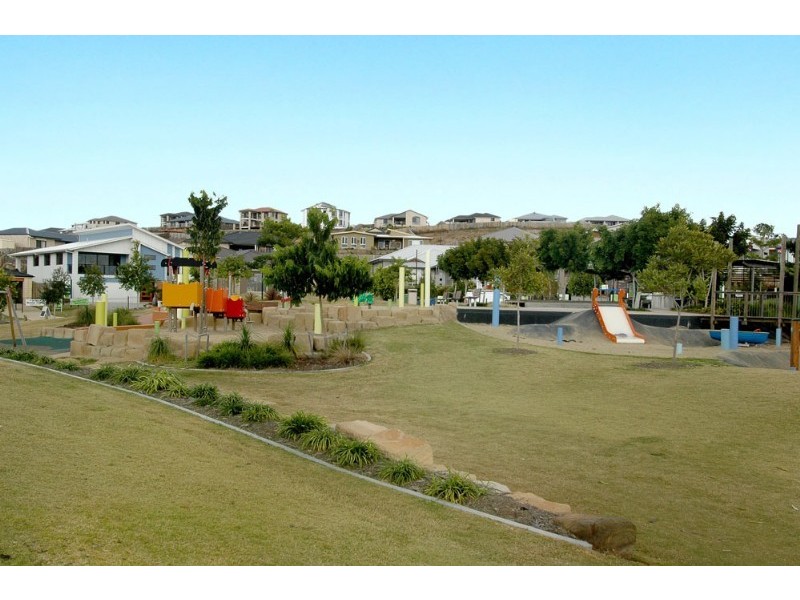 8 Twynam Mews, Pacific Pines QLD 4211