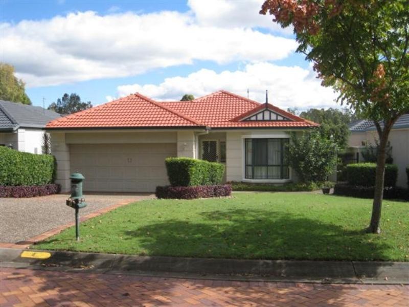 4 Steyning Court, Arundel QLD 4214